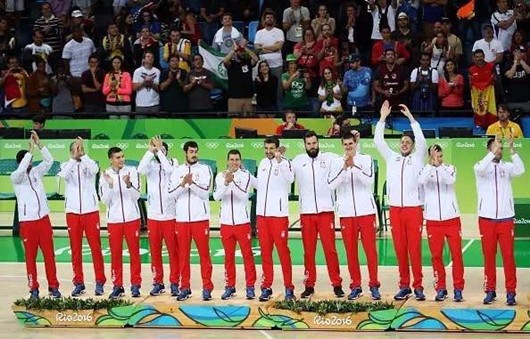 塞尔维亚男篮获得里约奥运会银牌，追平球队（前南解体后）奥运会最好成绩_副本