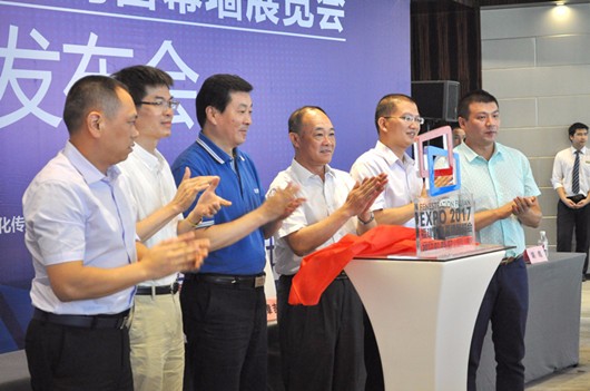 与会领导为第二届福建门窗幕墙展览会揭幕_副本